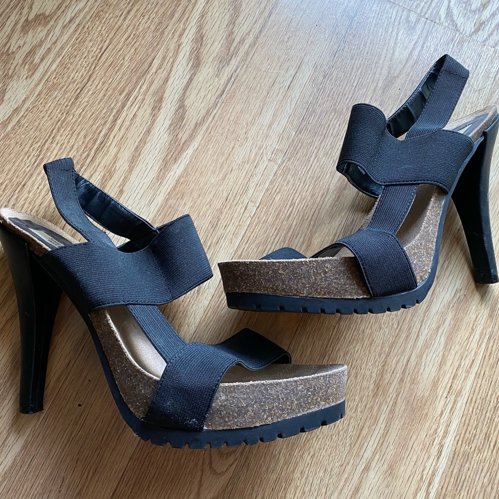 Simply Vera Platform Sandals